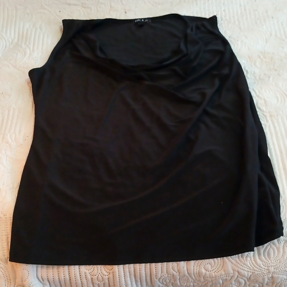 Black sleeveless drape 🧣 neck blouse